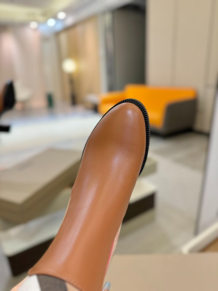 Сапоги женские на толстом каблуке фото 9