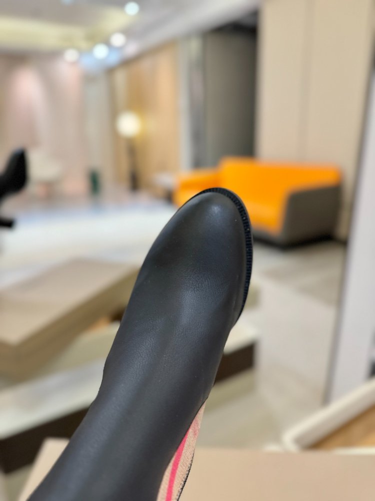 Boots women's on thick heel фото 9