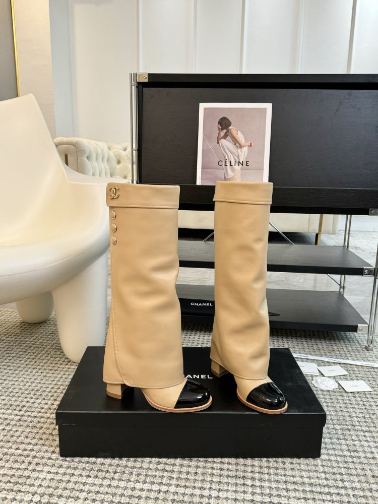 Сапоги женские на высоком каблуке и с круглым носком