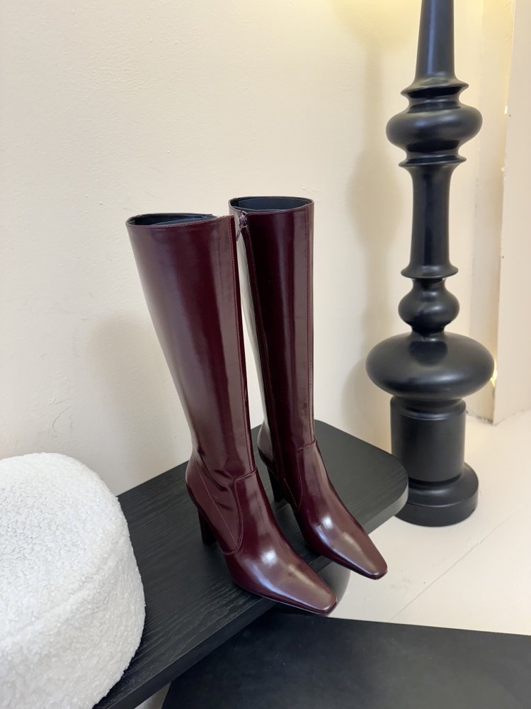 Сапоги женские на высоком каблуке с боковой молнией