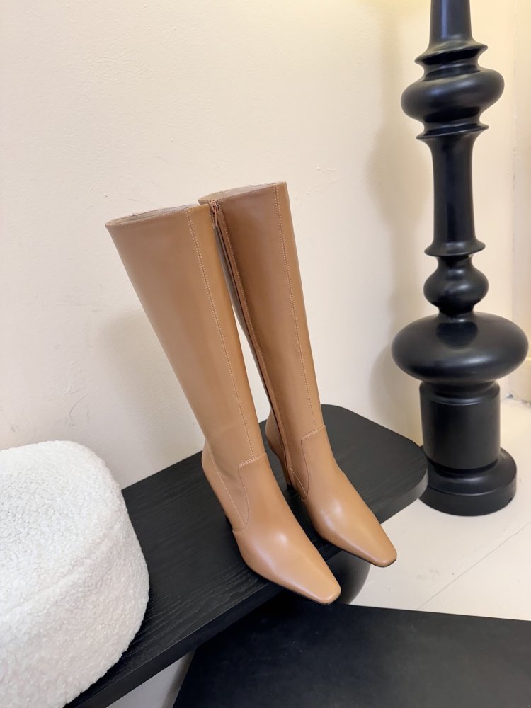 Сапоги женские на высоком каблуке с боковой молнией