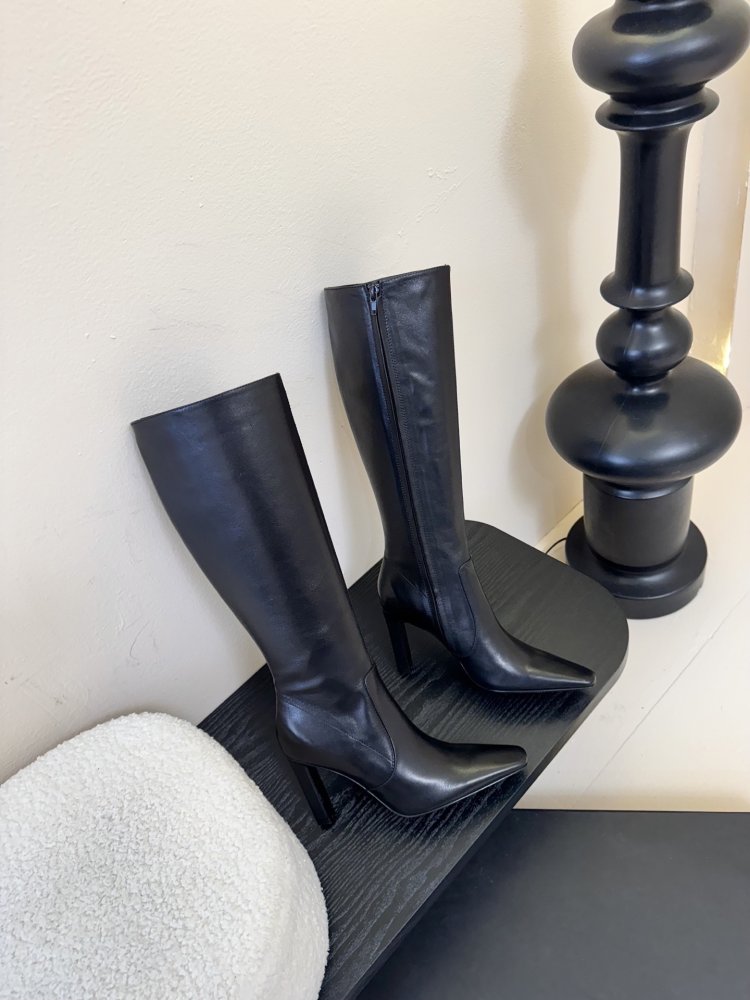 Сапоги женские на высоком каблуке с боковой молнией фото 4