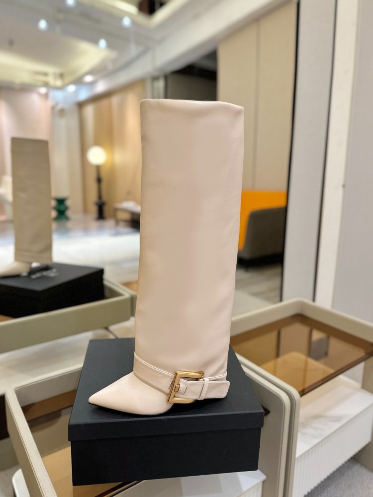 Чоботи жіночі на високому підборах