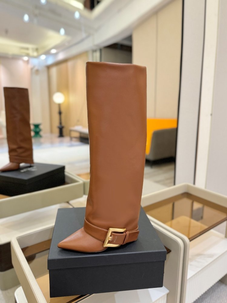 Чоботи жіночі на високому підборах