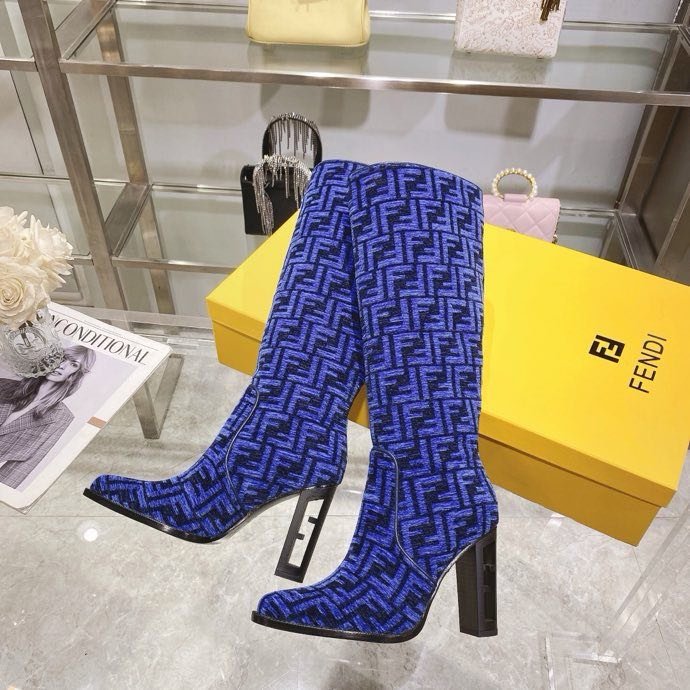 Сапоги женские на высоком каблуке