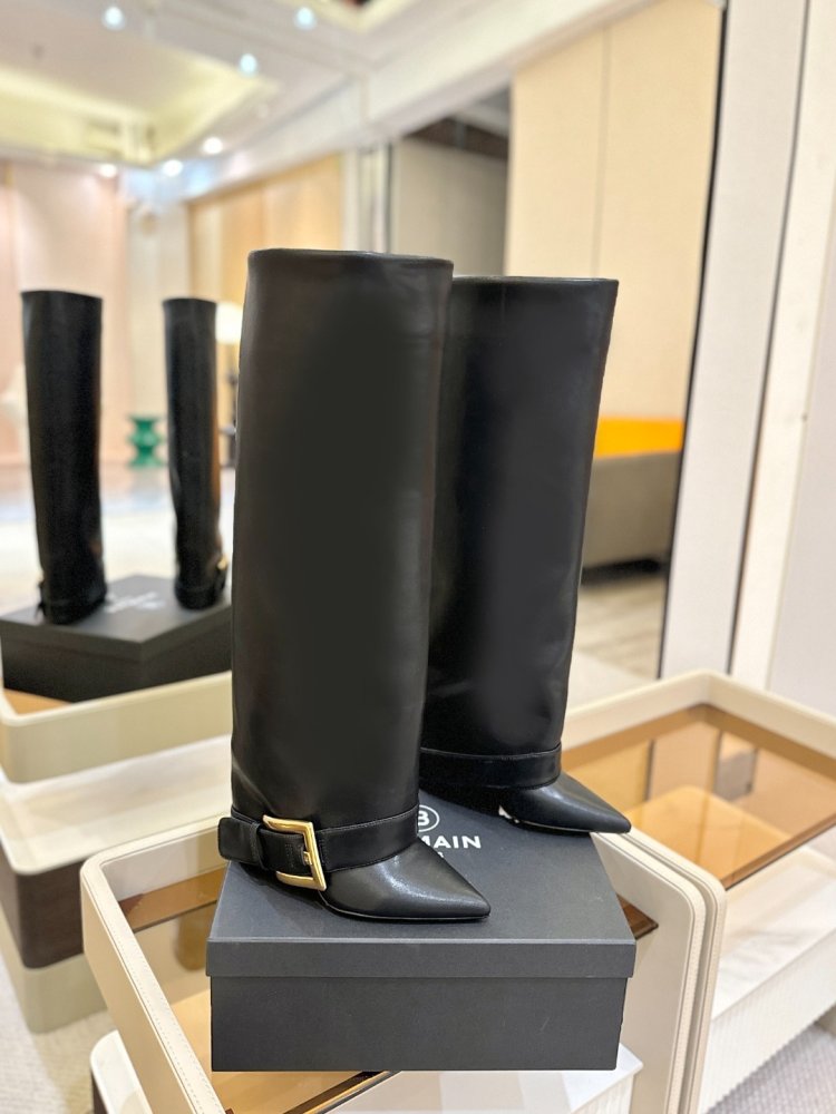 Boots women's on high heel фото 2