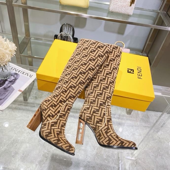 Сапоги женские на высоком каблуке фото 3