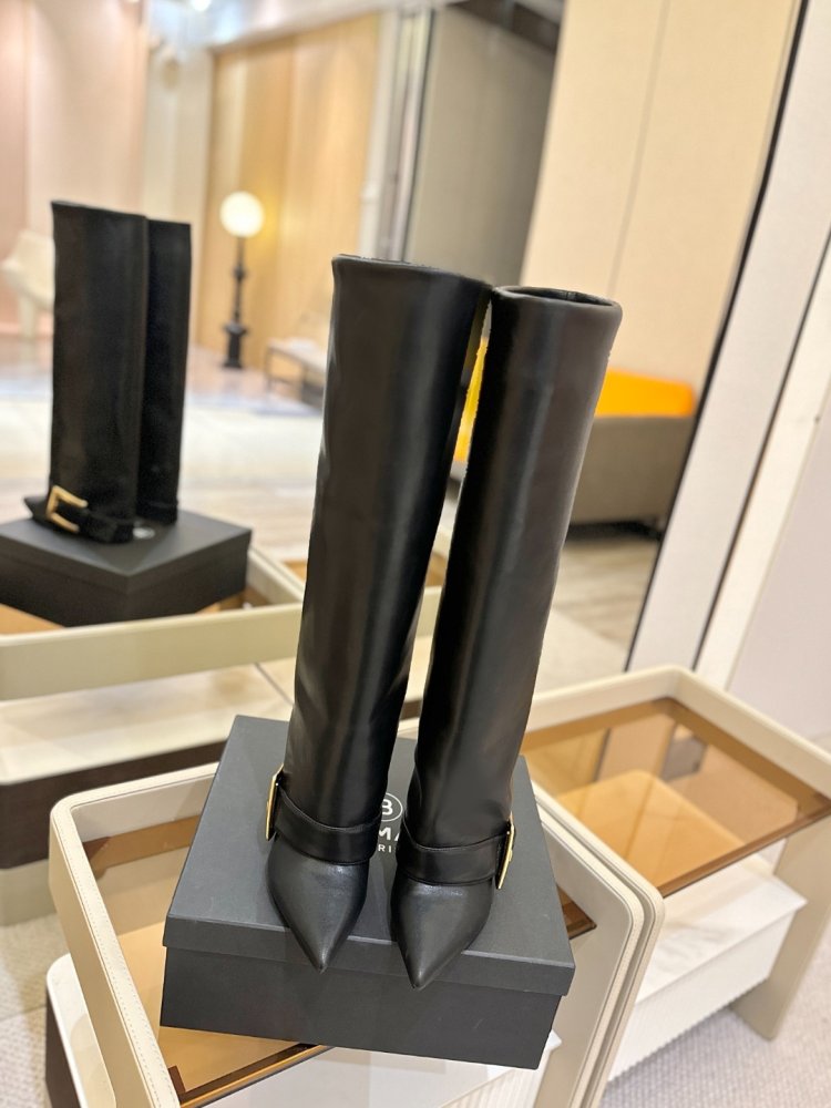 Boots women's on high heel фото 4