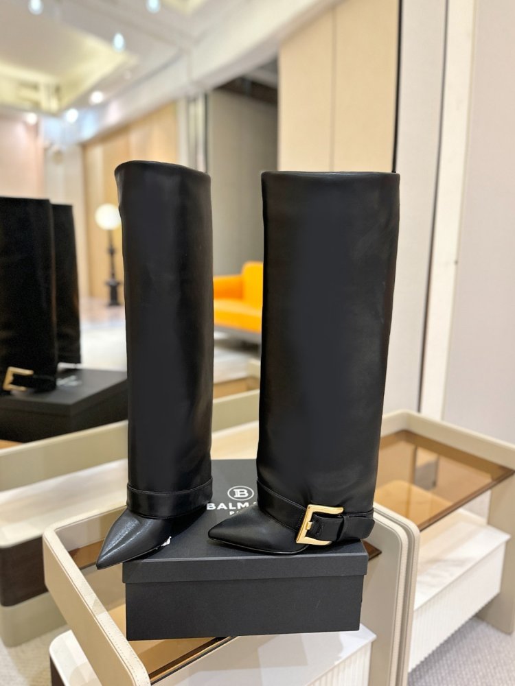 Boots women's on high heel фото 5