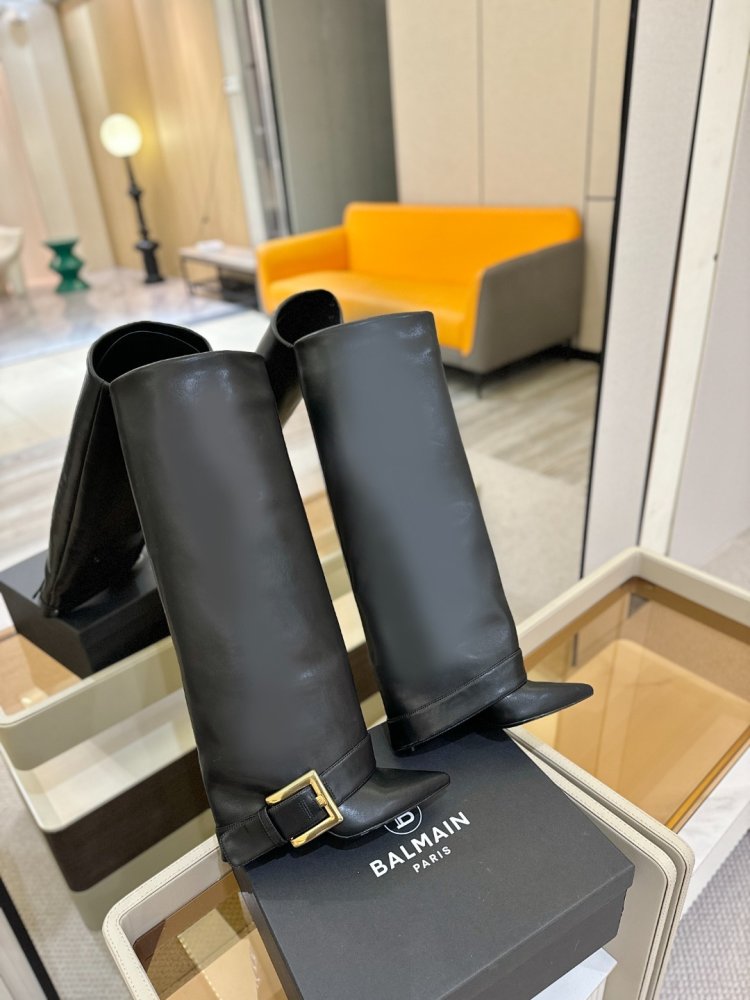 Boots women's on high heel фото 6