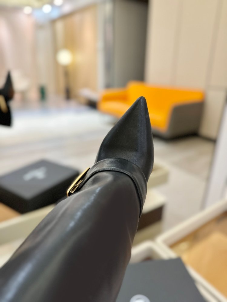 Boots women's on high heel фото 7