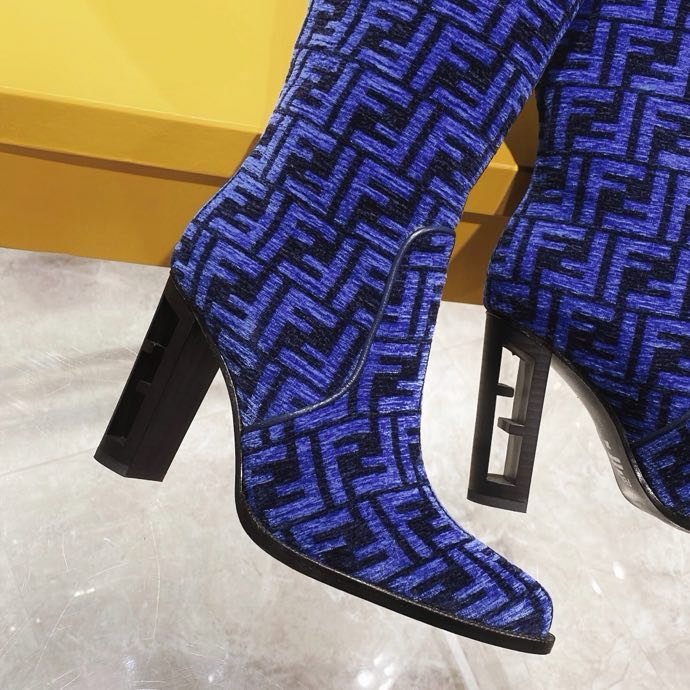 Сапоги женские на высоком каблуке фото 7