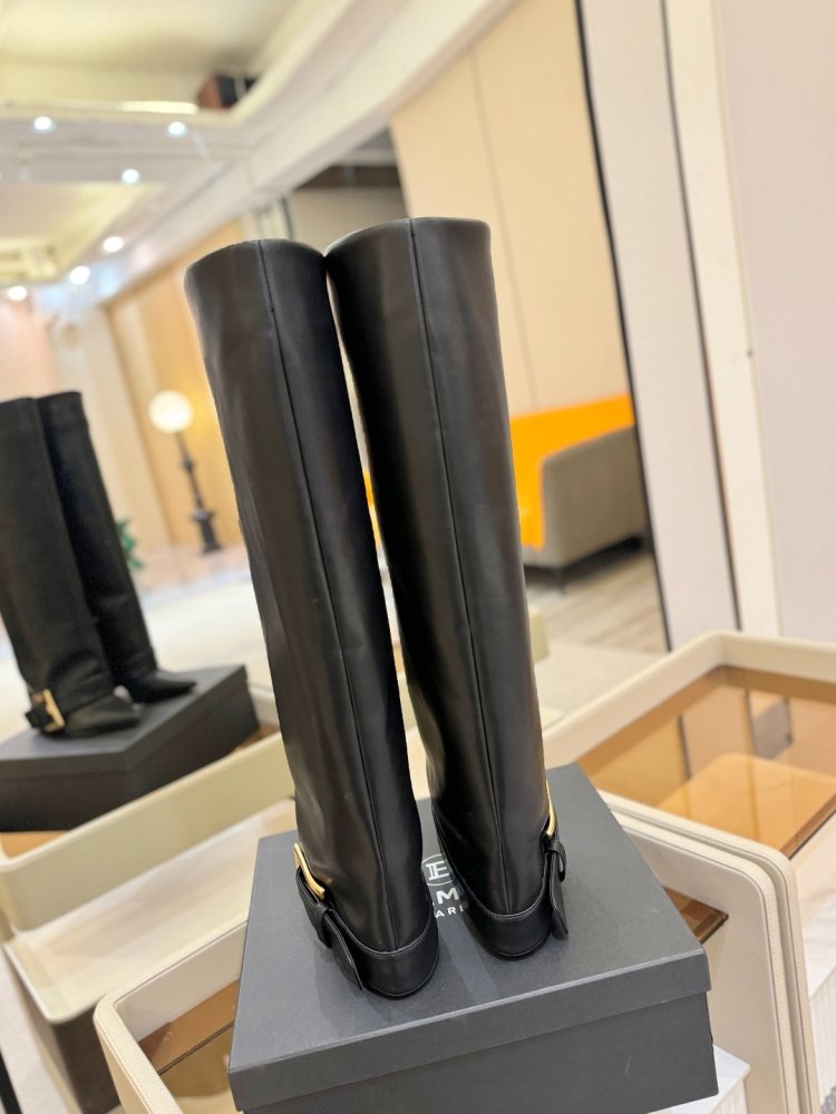 Boots women's on high heel фото 8