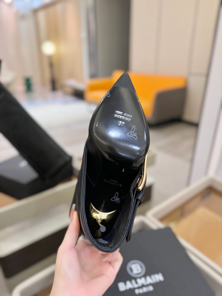 Boots women's on high heel фото 9