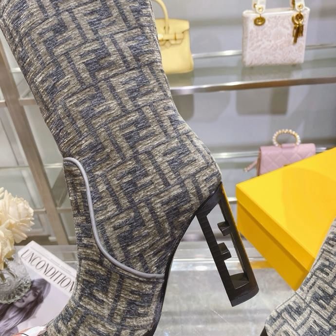 Сапоги женские на высоком каблуке фото 9