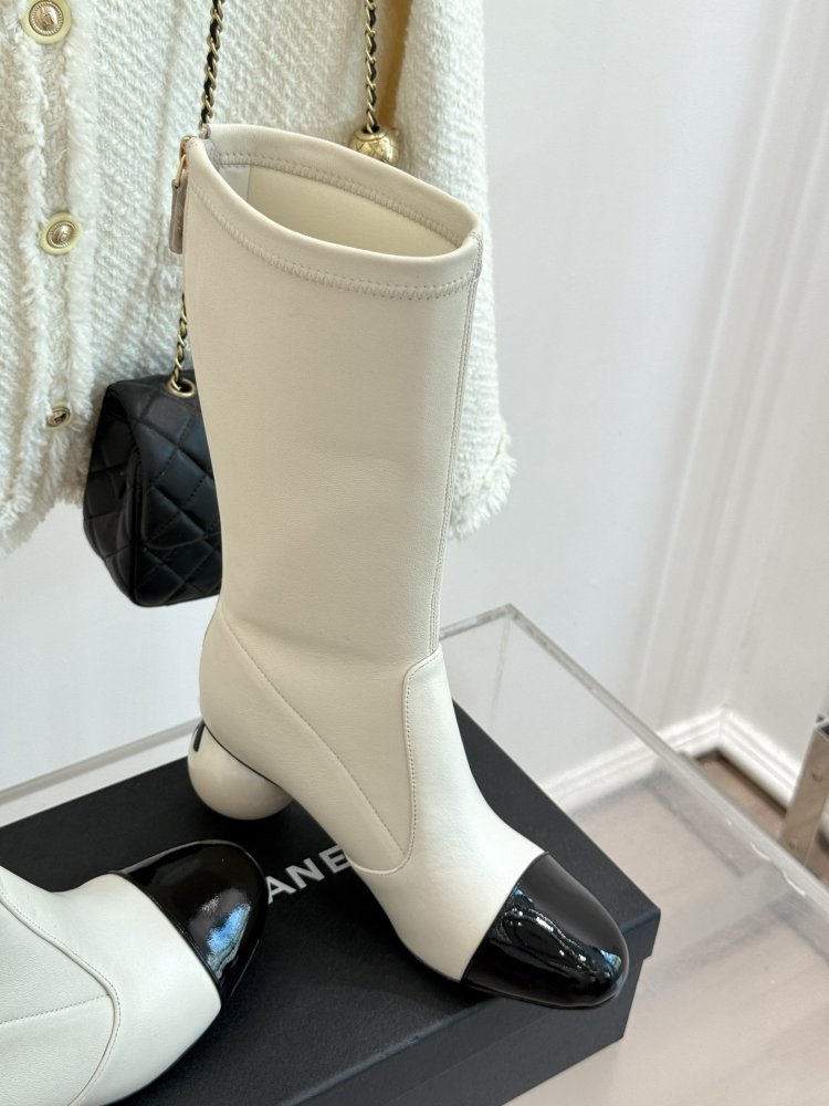 Чоботи жіночі з великим перловим каблуком Double C фото 3