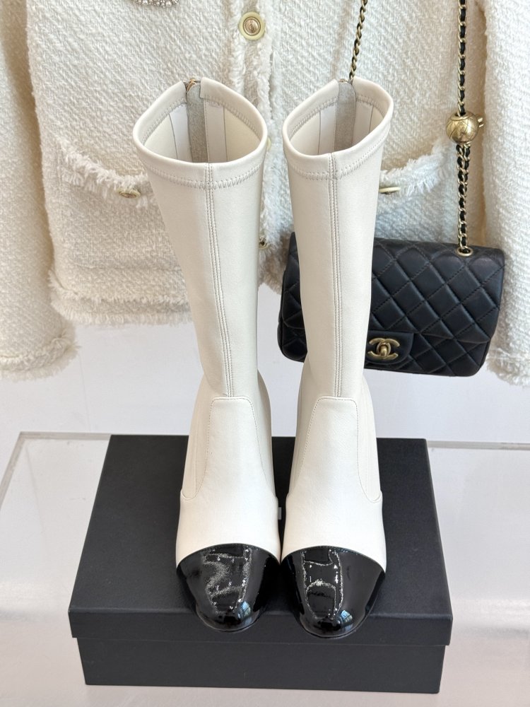 Чоботи жіночі з великим перловим каблуком Double C фото 4