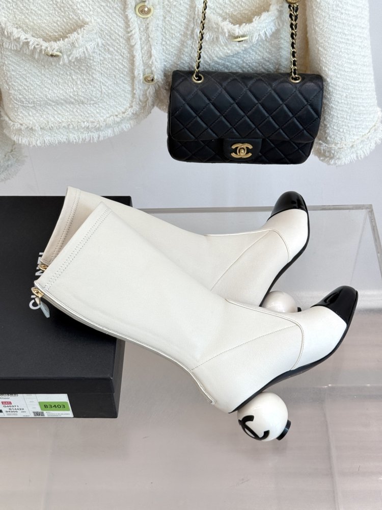 Чоботи жіночі з великим перловим каблуком Double C фото 5