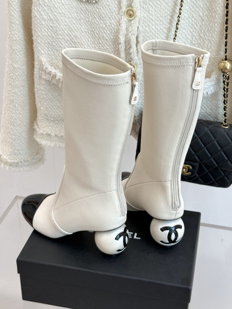 Чоботи жіночі з великим перловим каблуком Double C фото 6