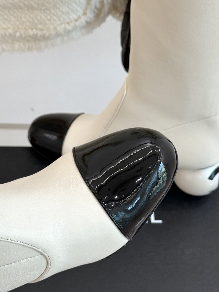 Чоботи жіночі з великим перловим каблуком Double C фото 7