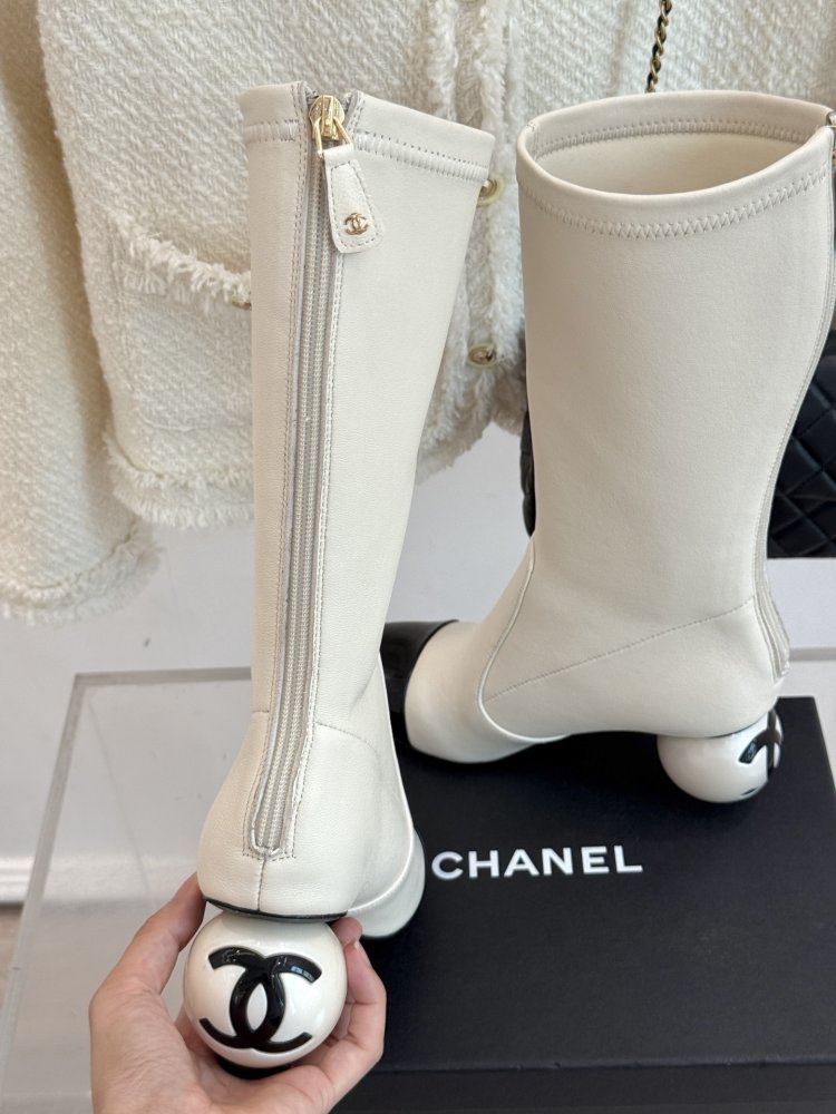 Чоботи жіночі з великим перловим каблуком Double C фото 8