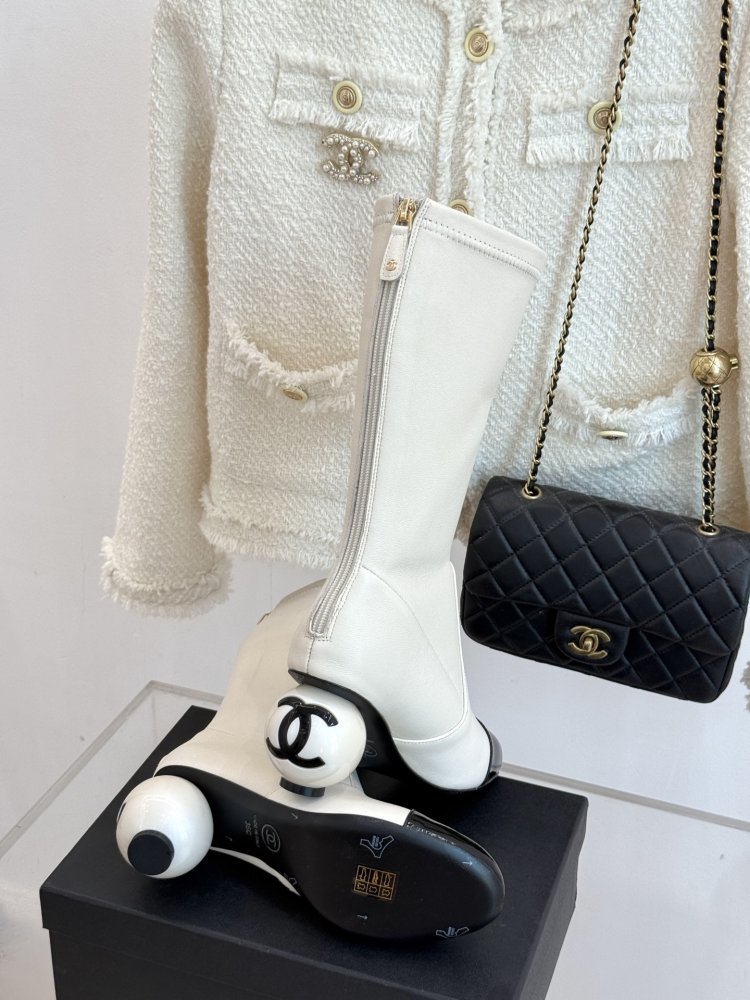 Чоботи жіночі з великим перловим каблуком Double C фото 9