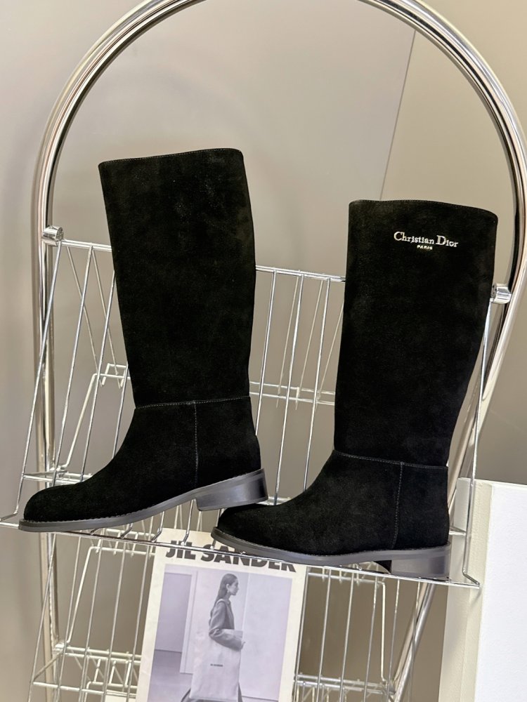 Сапоги женские с прямым голенищем