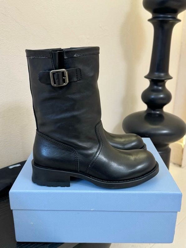 Boots women's