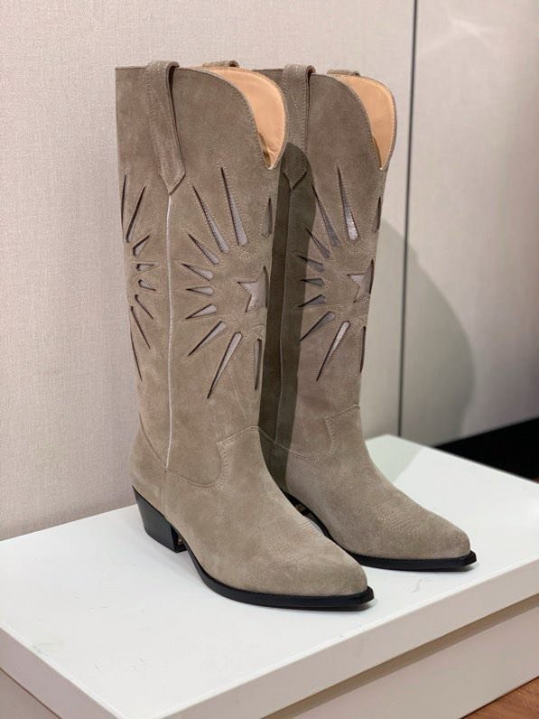 Чоботи жіночі