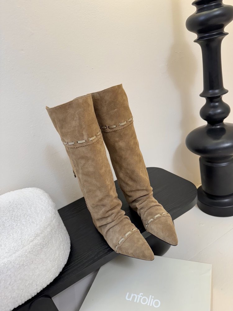 Чоботи жіночі