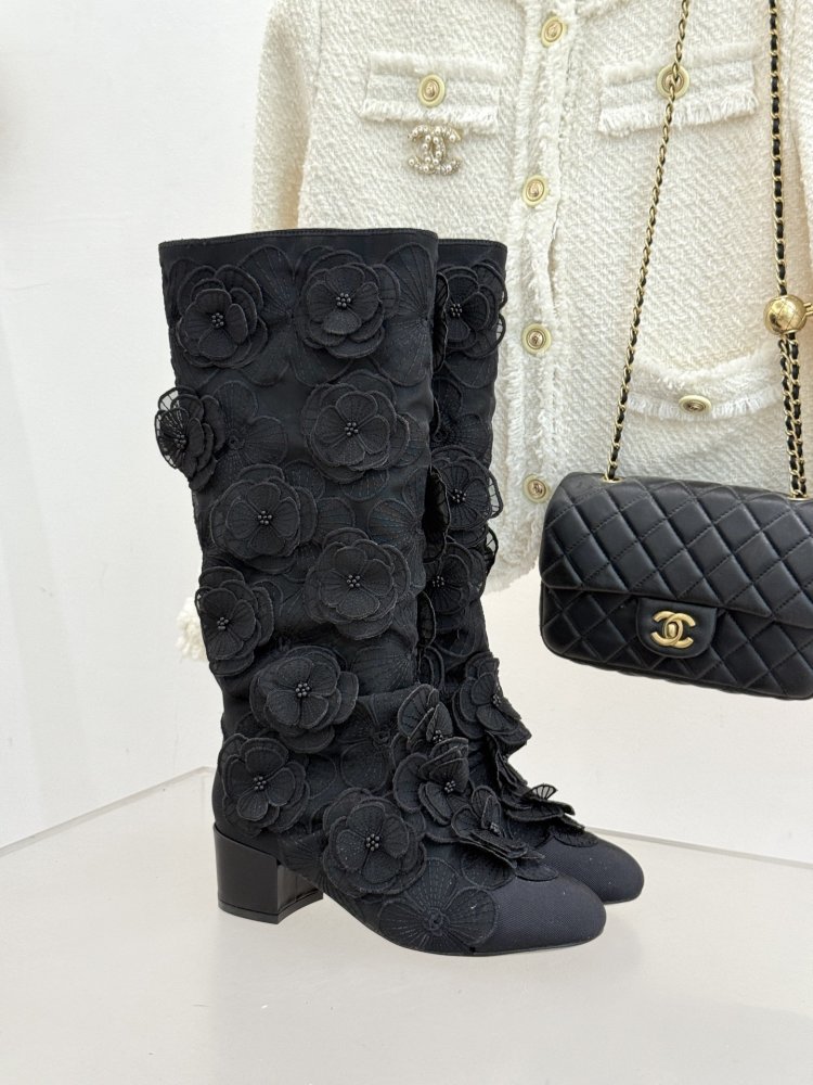 Чоботи жіночі