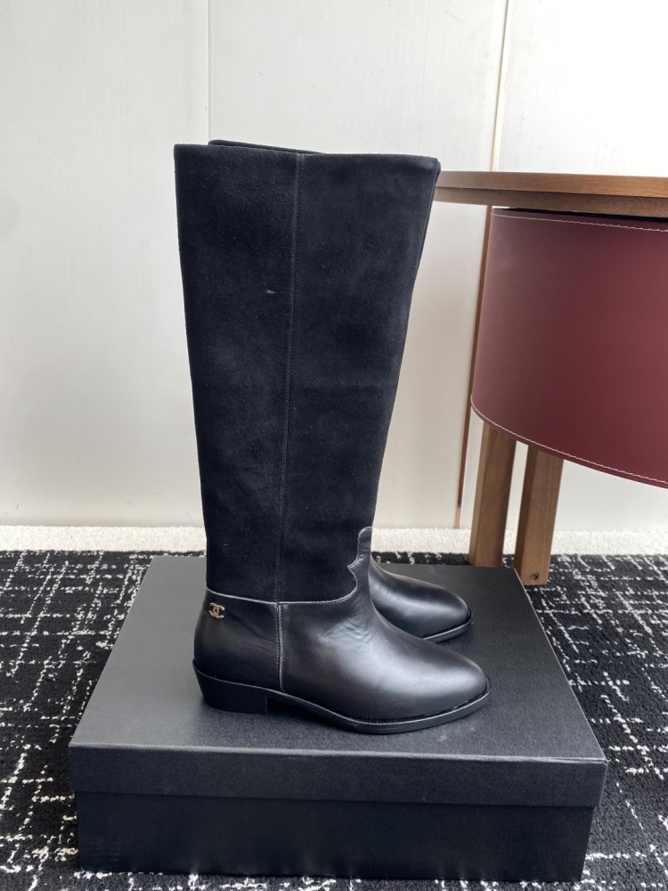 Чоботи жіночі