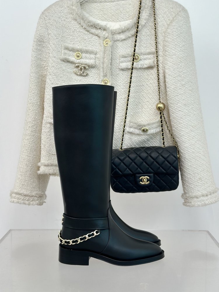 Чоботи жіночі