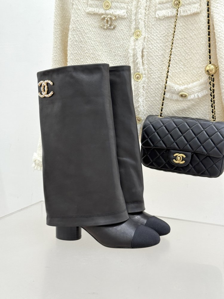 Чоботи жіночі