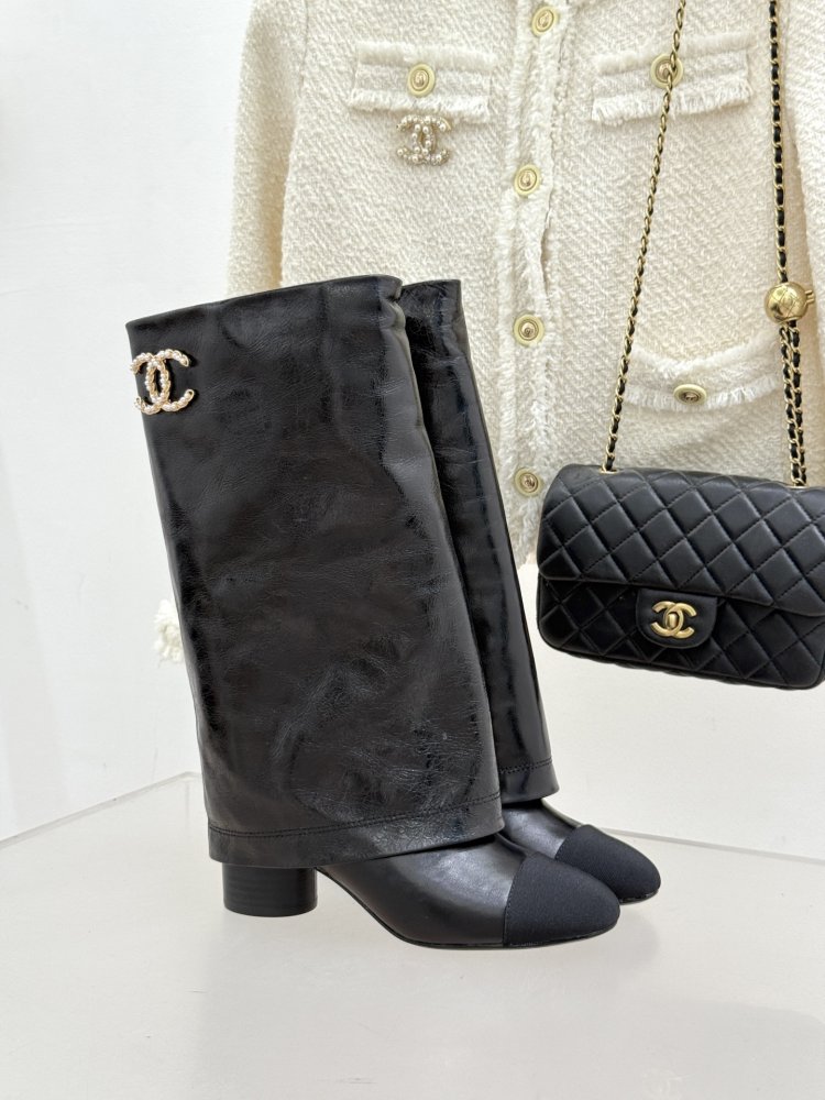 Чоботи жіночі