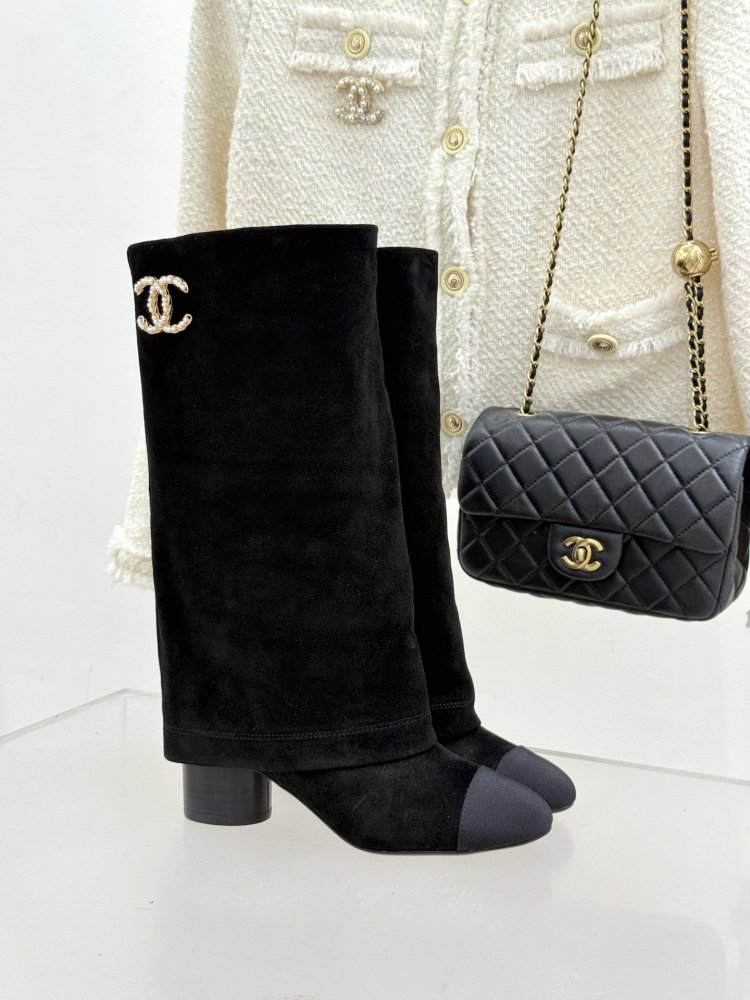 Чоботи жіночі