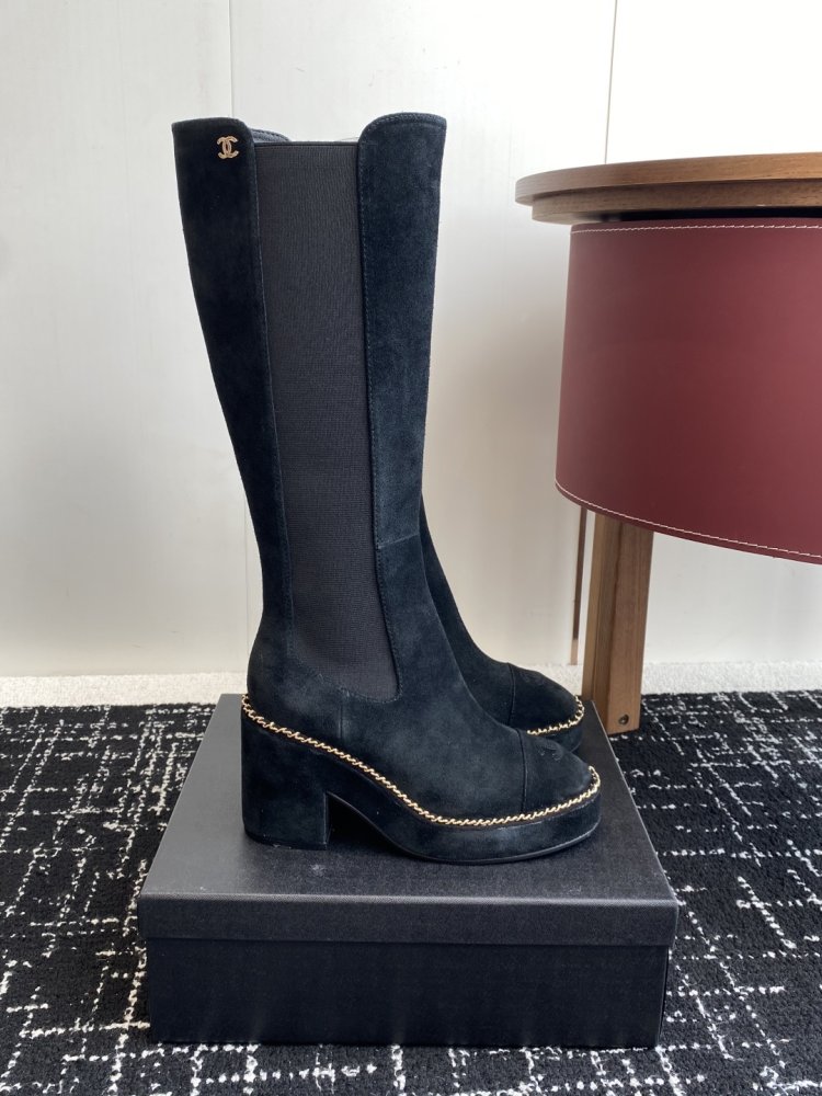 Чоботи жіночі