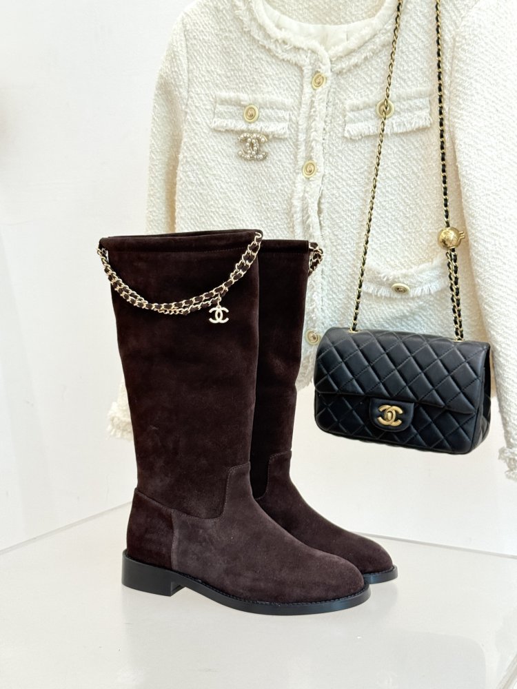 Чоботи жіночі