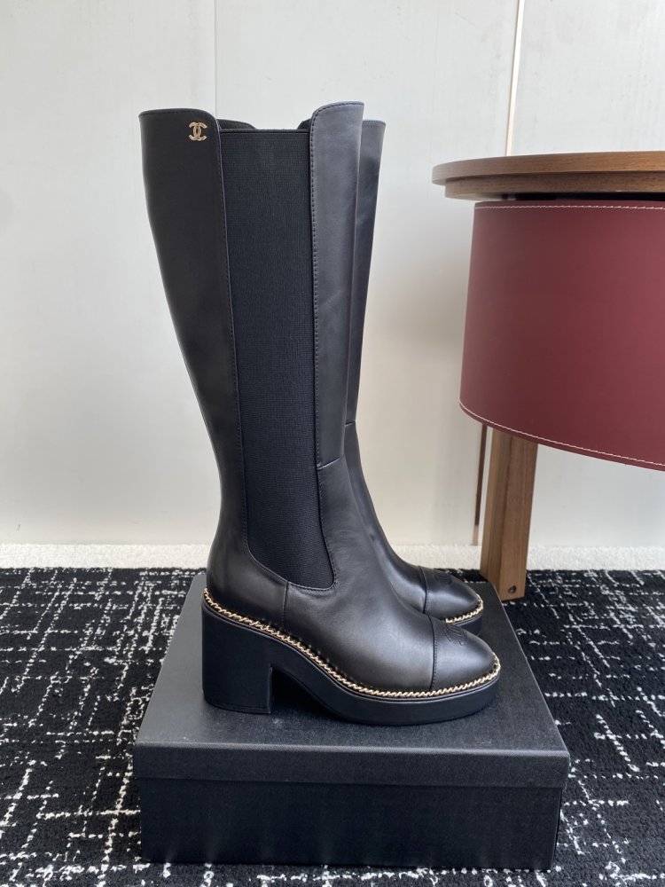 Чоботи жіночі