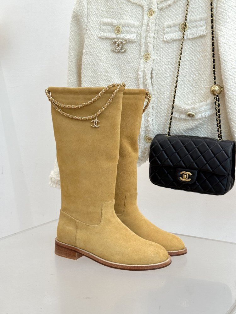 Чоботи жіночі