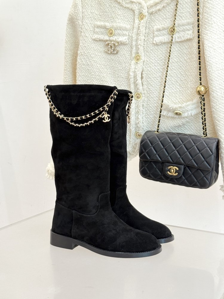 Чоботи жіночі