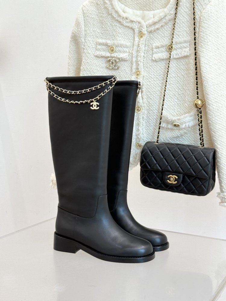 Чоботи жіночі