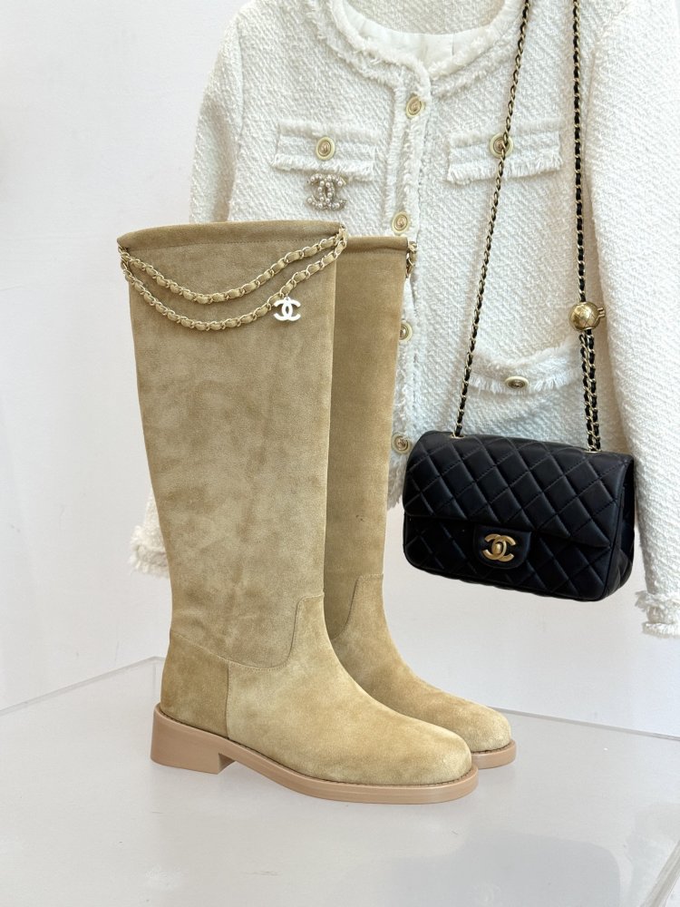 Чоботи жіночі