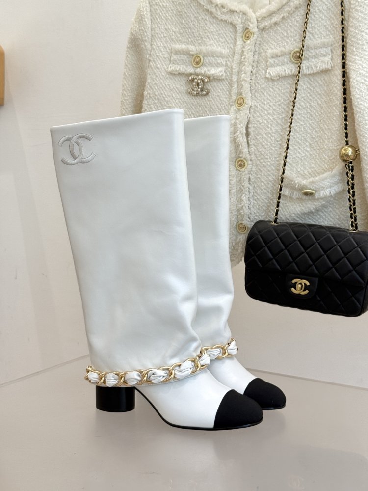 Чоботи жіночі