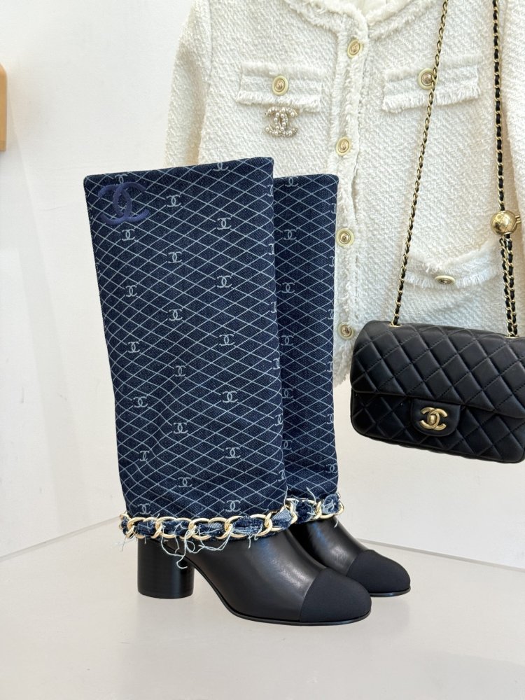 Чоботи жіночі