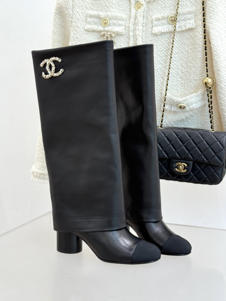 Чоботи жіночі