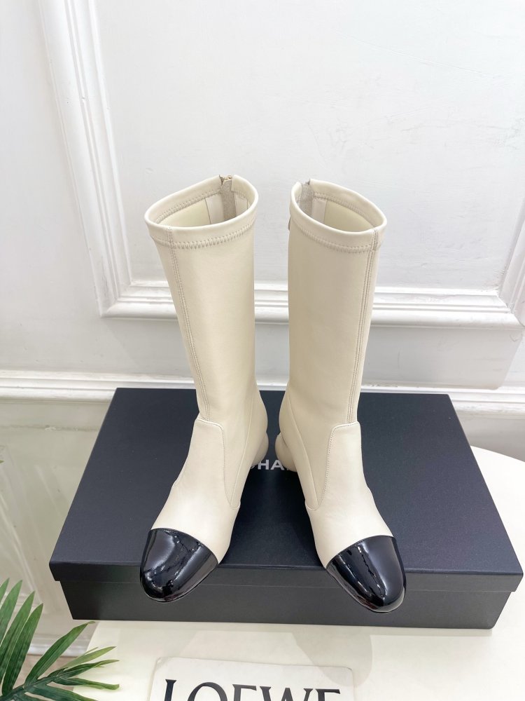 Чоботи жіночі