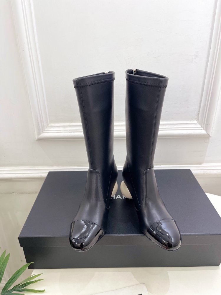 Чоботи жіночі