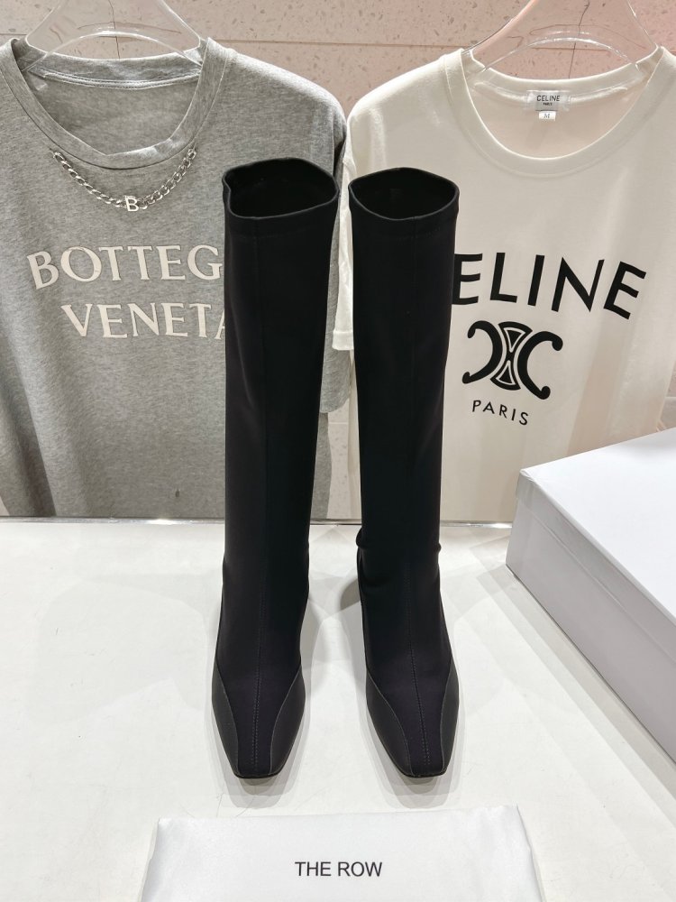 Чоботи жіночі