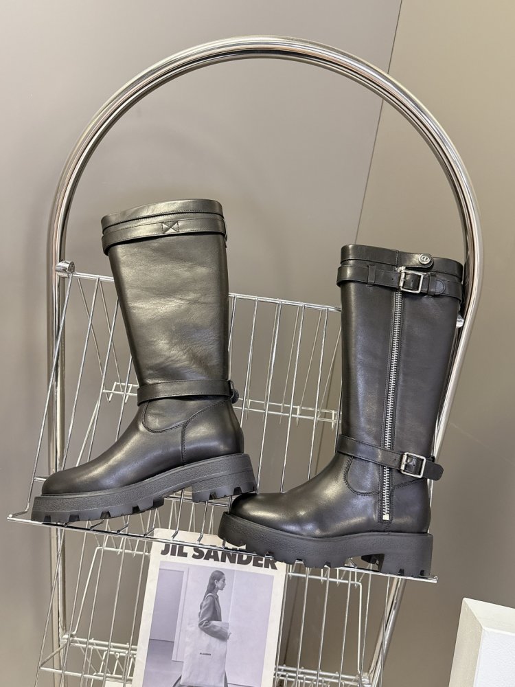 Чоботи жіночі